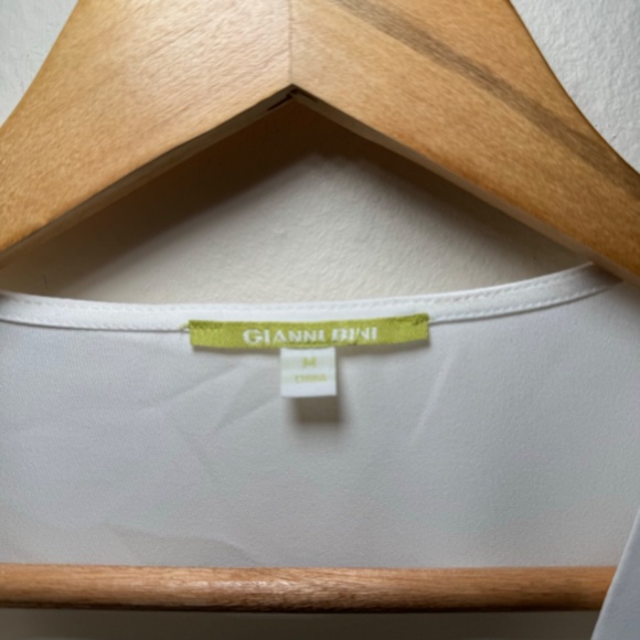 Gianni Bini Women's Slinky Short Sleeve Button Front Blouse White MD - Picture 3 of 4